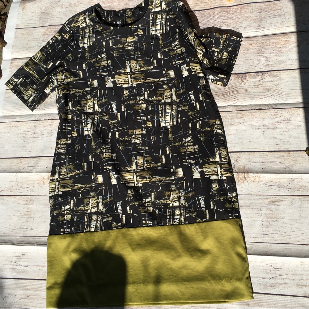 Cos Abstract Dress With Pockets! Size 12. - image 2